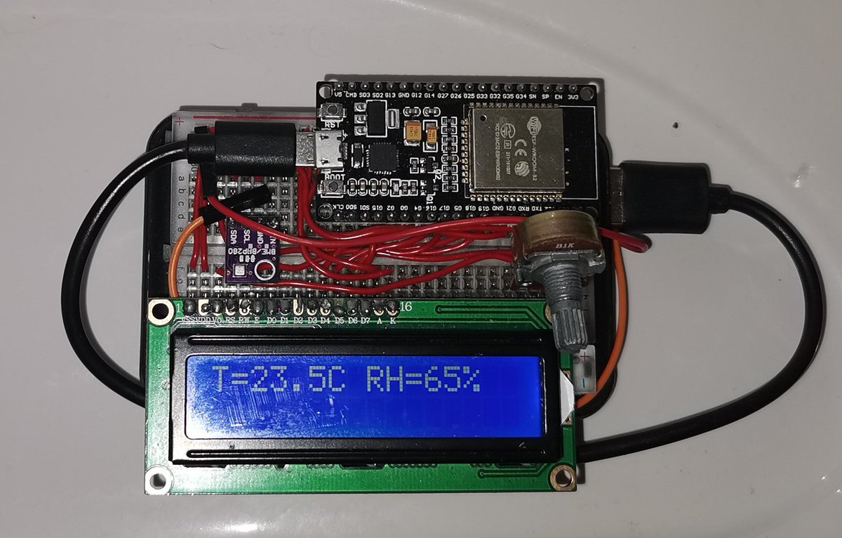 miguelgarcia65's tweet image. Dear RT. The temperature in my indoor bathroom in Europe is a hot 23.5°C. Notice the thermometer is made using microchips, which you don't have in Russia either because you can't make them and nobody will sell them to you. Happy Christmas. 😊😊😊