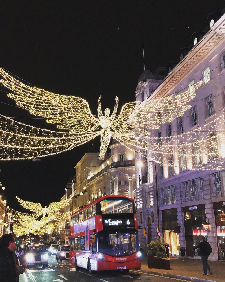 Kimi74104078's tweet photo. Christmas vibes in central London ✨

#london #londonlife #londonstreets #londoncity #londonview #londonphotography #londonchristmaslights #londonchristmas #picadillycircus #picadillystreet #regentstreet #regentstreetlights #regentstreetlondon #merrychristmaslondon https://t.co/MehyKq8Fyb