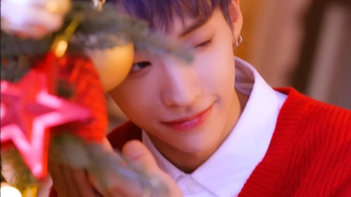 SJWZlP's tweet photo. merry christmas with hwarang https://t.co/fZ08jEt4dh