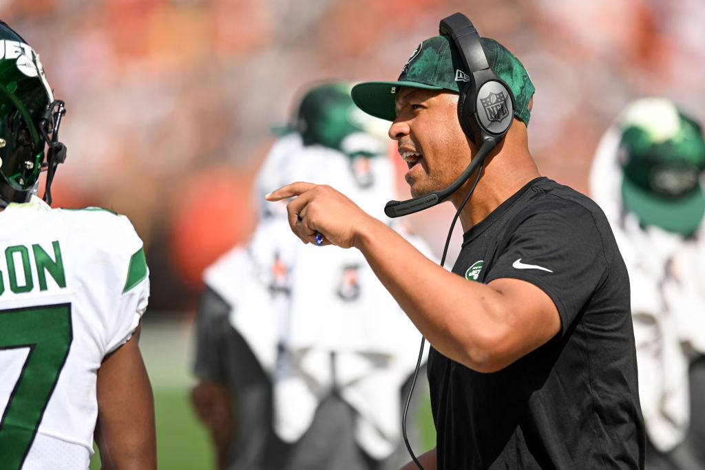 New York Post on Twitter "Jets receivers coach Miles Austin suspended