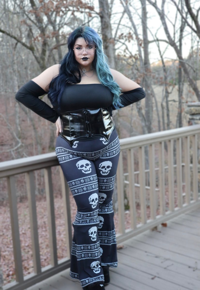 toofastclothing's tweet photo. ❄️☠️❄️
Model: @C4psized
↓↓
:
★ SHOP NOW ★ https://t.co/i3sHtBEiPg ★
:
★
#toofastclothing
#bellbottompants #bellbottoms #bellbottomsareback #bellbottomsforever #flarepants #flarepantslovers #hellzbellz #70spants #70sfashion #70sstyle#pastelgoth #pastelgothgirl https://t.co/1NaSSU1Q0O
