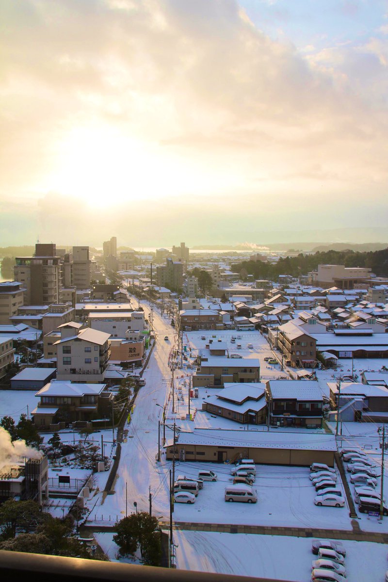 wasabiwabisuke's tweet photo. よあけのかがやき

#キリトリセカイ 
#朝のひとこま #日常のひとこま 
#写真好きな人と繋がりたい 
#空のある風景 
#撮影好きな人と繋がりたい 
#能登 #和倉温泉 #加賀屋
 #雪　#朝日 https://t.co/zy1HDqgqY0