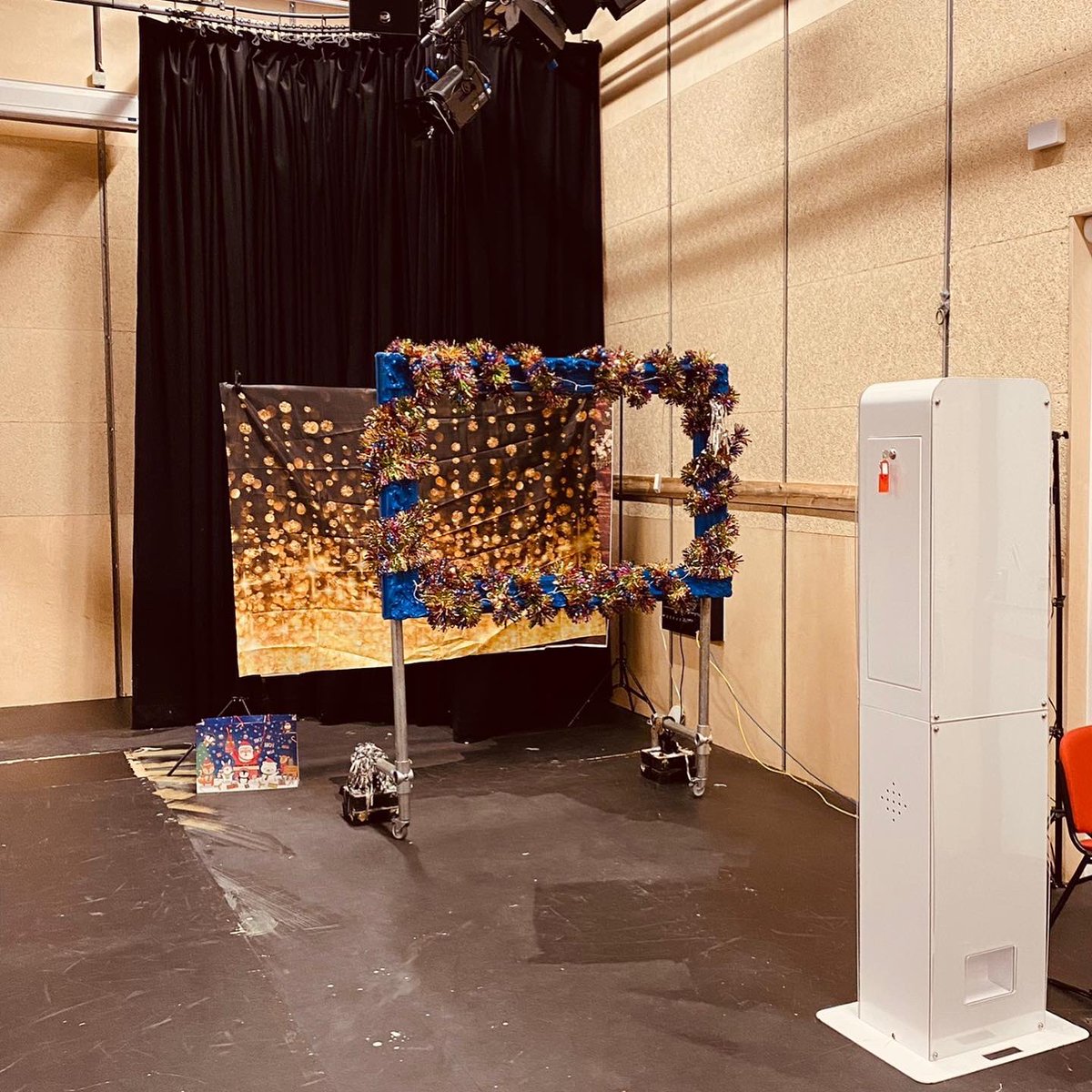 EPortXmasDinner's tweet photo. Another massive thank you goes out to Rob &amp; his sons from Marvellous Inc. for donating this amazing Photo Booth set up ready to capture the festivities 📸 Our Guests are going to love it! ✨ https://t.co/7Bw6n3kG3o