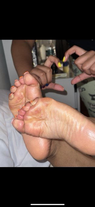 Her feet with her friend, then her feet with my dick 🦶🏼🍆 @juicyxo02 #feet #soles #toes #footjob #fj https://t<a href="/tag/feet"class="tags"><span>#feet</span></a><a href="/tag/toes"class="tags"><span>#toes</span></a><a href="/tag/footjob"class="tags"><span>#footjob</span></a><a href="/tag/soles"class="tags"><span>#soles</span></a><a href="/tag/fj"class="tags"><span>#fj</span></a>