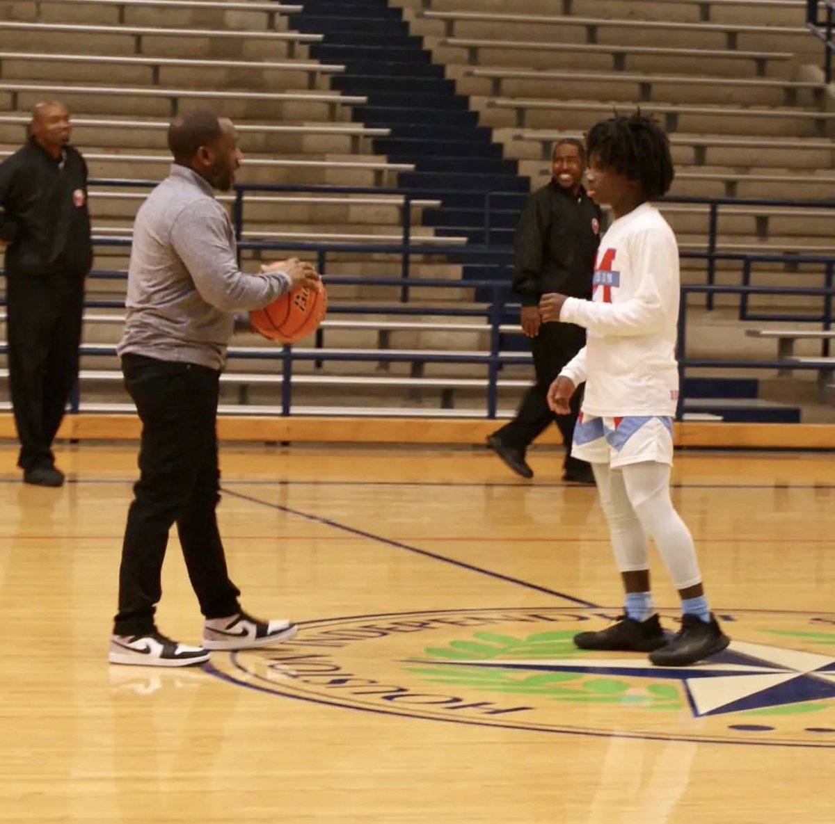 Damien_Hunter_2's tweet photo. The mission is always the same… To become 1% better each day, run the system, give it your all on the court always, and never give up.
#BecomeRelentless #GrindMode #RunTheSystem #BeTheOne #MarlinNation #Basketball https://t.co/6Jvje2j3l9
