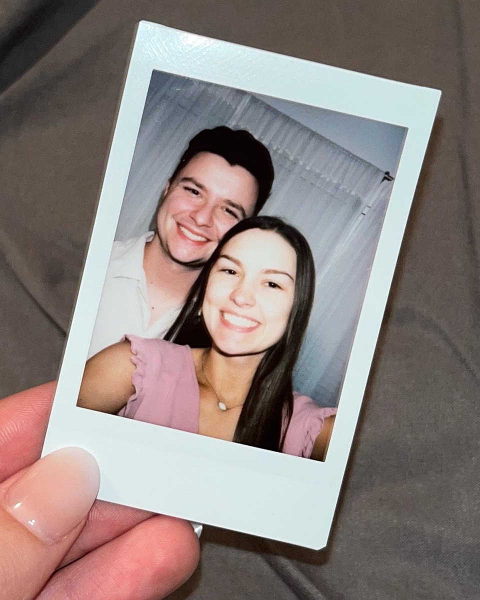 Han_Brown22's tweet photo. 10/10 recommend a trip to florida with your hubby 💛 https://t.co/Wr5QyooYTJ