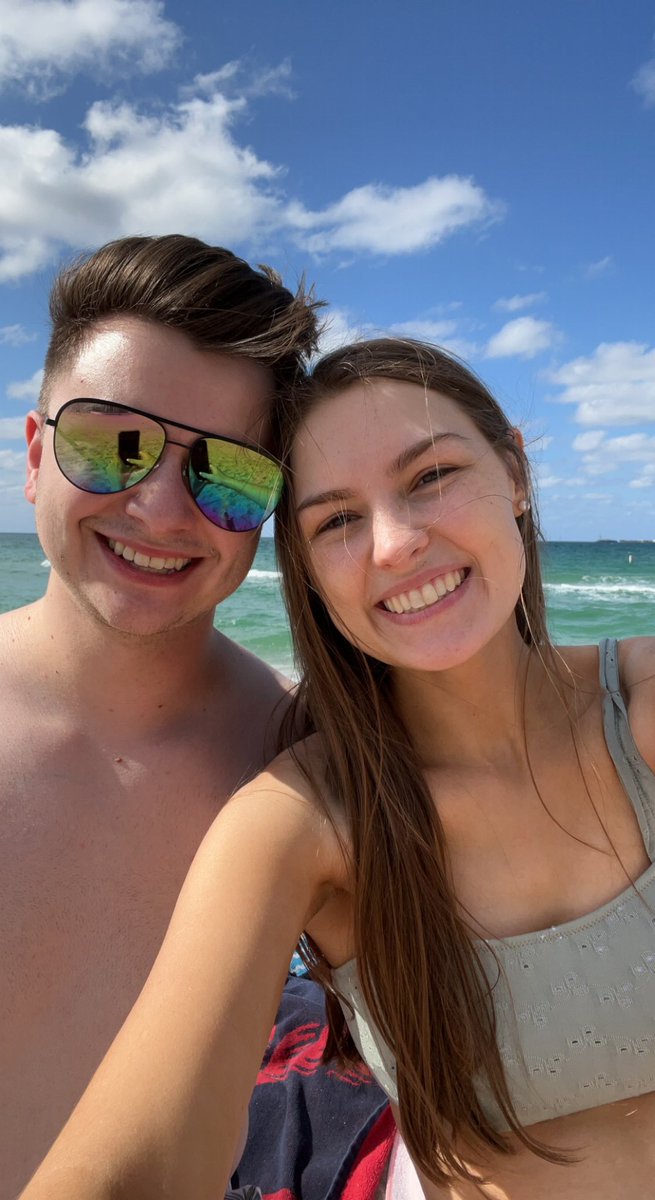 Han_Brown22's tweet photo. 10/10 recommend a trip to florida with your hubby 💛 https://t.co/Wr5QyooYTJ