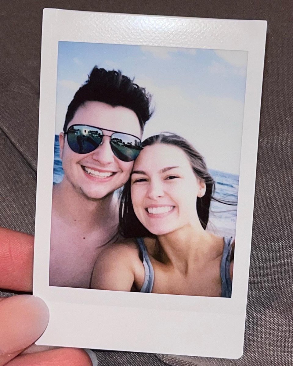 Han_Brown22's tweet photo. 10/10 recommend a trip to florida with your hubby 💛 https://t.co/Wr5QyooYTJ