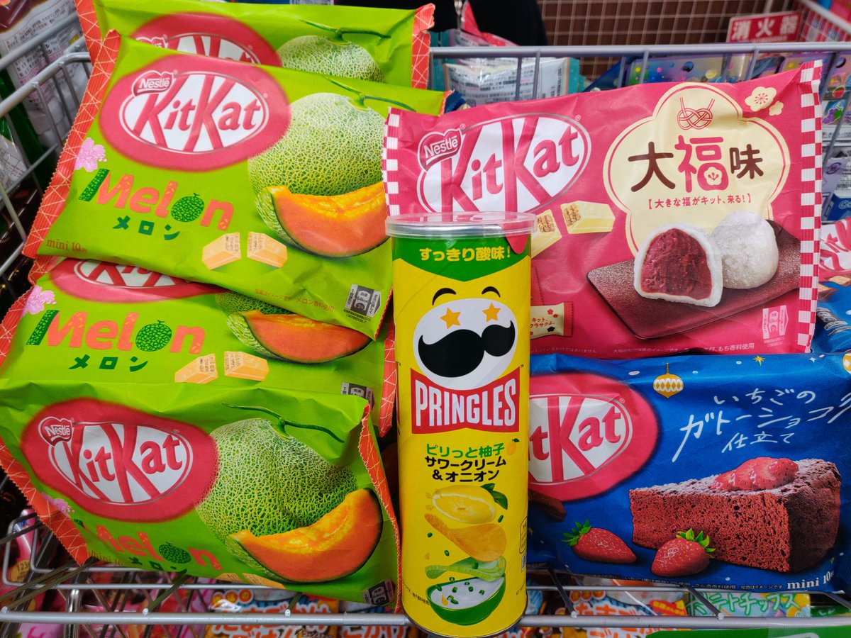 ProxymiteJapon's tweet photo. Look at the new flavors @KITKATJapan Melon, Mochi and choco/strawberry @foodie @japanese @ come get some @ProxymiteJapon https://t.co/tbh5N0oJ2l