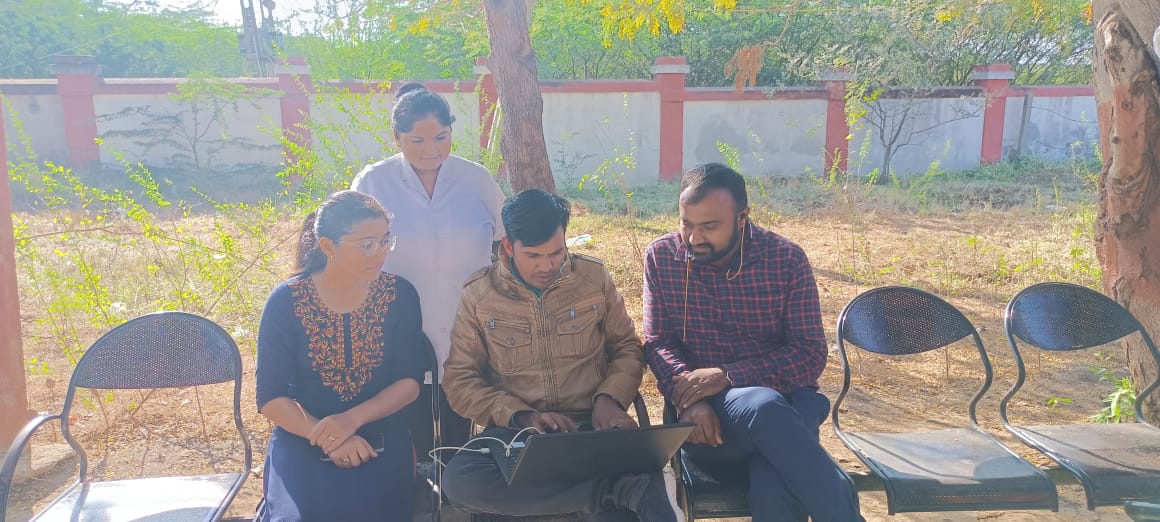 કામગીરીની દક્ષતા ને સગવડો સાથે કઈ લાગતું વળગતું નથી... દ્વારકા જિલ્લાની રાણ આરોગ્ય કેન્દ્ર માં પ્રસુતિ થતા ક્લેઇમ કરવાનો થયો. આજે પીએચસીની અંદર લાઈટ ન હતી નેટ ન આવતું હોય ઓપ  દ્વારા કેમ્પસ માં બેન્ચ પર બેસીને ક્લેઇમ કરવામાં આવ્યો.. બિરદાવવાલાયક વાત છે.
<a href="/NHMGujarat/">NHM Gujarat</a> 
<a href="/COLLECTORDWK/">Collector Devbhumi Dwarka</a>