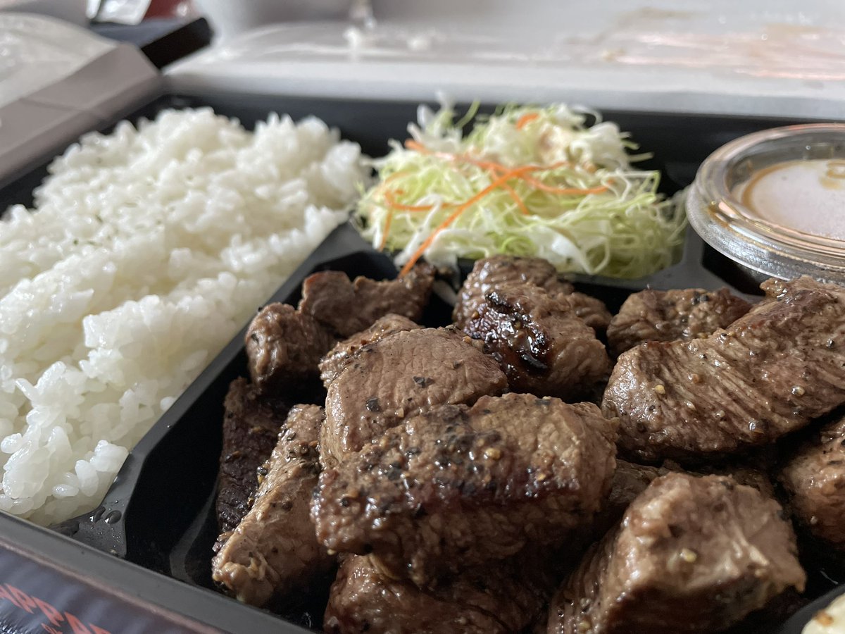 寒い時は肉を食べろ🥩‼️ステーキ弁当🍱