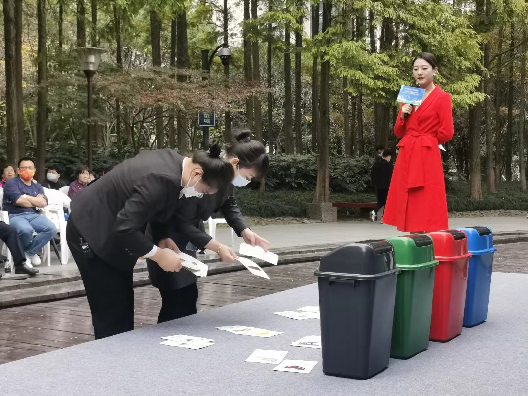 19thAGofficial's tweet image. How to make trash sorting fun? 

Hangzhou's Sijiqing Street recently started a wonderful journey of garbage classification and environmental protection exploration with citizens.

#Hangzhou #AsianGames #GarbageClassification #Environment