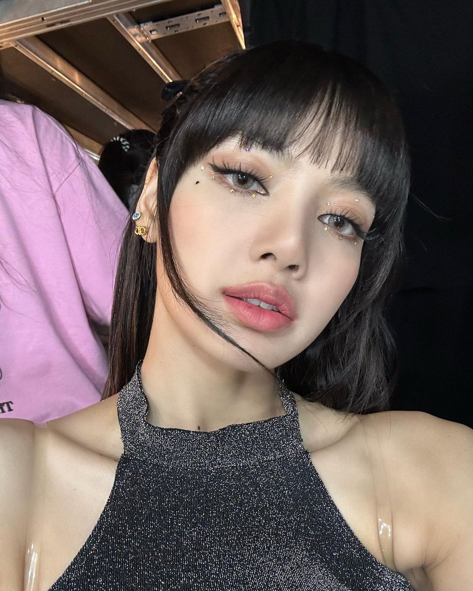 CloutNewsMedia's tweet photo. Lisa of BLACKPINK is gorgeous in newly shared pictures 🤍

#lisa #lalisamanoban #lalisa #blackpink @blackpink #money #sg https://t.co/EPyvL1bXae