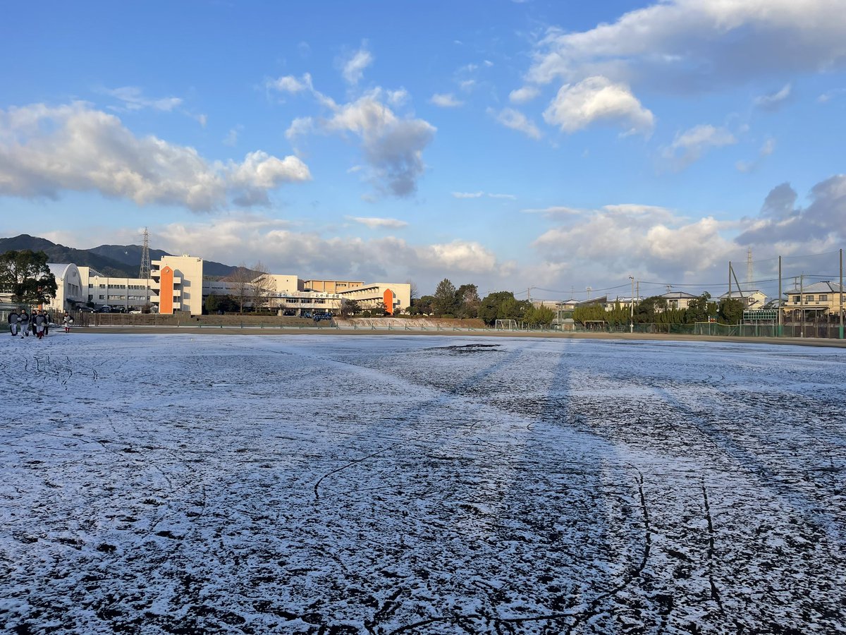 九州も寒波☃️
グランドも積もってます🥶

＃高校野球　＃大分南