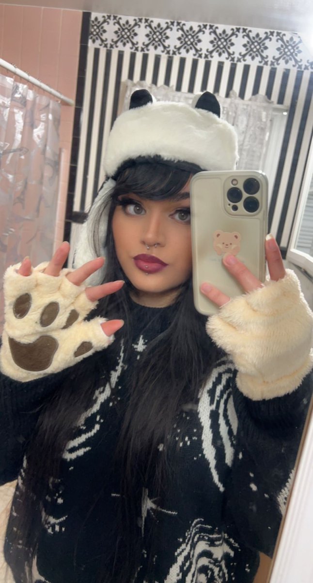xpuppydoll's tweet photo. meow 🐾 https://t.co/78xrCtS4Hq