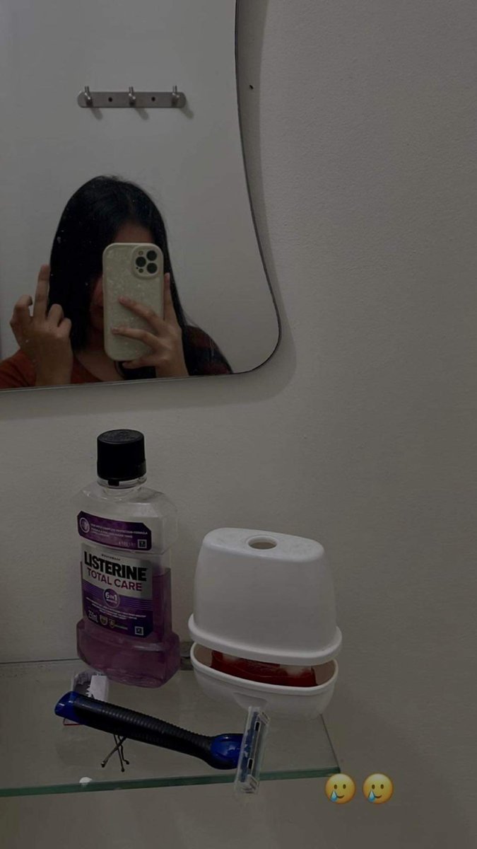 decishane's tweet photo. @alexisoriano_ hindi mo man lang inalis yung pang-shave bago ka mag mirror selfie https://t.co/WCgeWlHK35