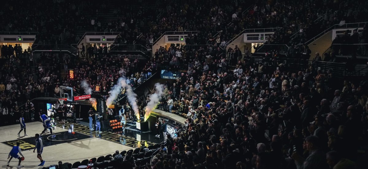 purdueballs's tweet photo. #AssemblyHall tonight (left) 

#MackeyArena Wednesday (right)

Who would you rather play for? https://t.co/h9RdcB1EcN