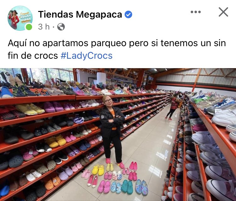 IxchelFerris's tweet photo. 😂😂😂 #ladycrocs #ladyparqueo https://t.co/mTcZUMIu0u
