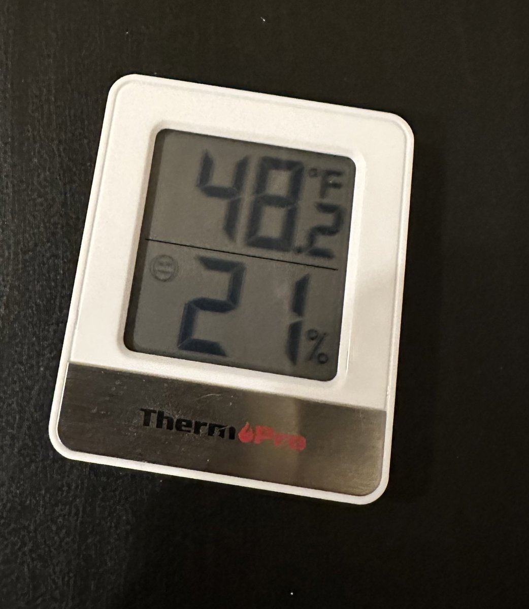 CookChristian_'s tweet photo. perks of a corner top floor 1890’s apartment in the winter when it’s -2°F outside 🤩 the heat has been on ALL day 😭 only in one room luckily https://t.co/njzFrdmhPm