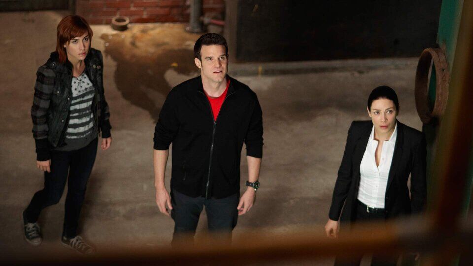 After being hit on the head, Pete Lattimer wakes up to a life where he was never born.

Episode Recap: syfy.com/warehouse-13/s… 

#Warehouse13 #RebootWarehouse13