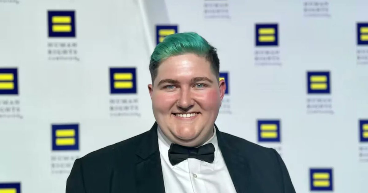 Henry Berg-Brousseau, a transgender rights advocate & deputy press secretary for politics for @HRC, has died. He was 24. 🧵 Here's a little bit about him & why his life - and death - matter: