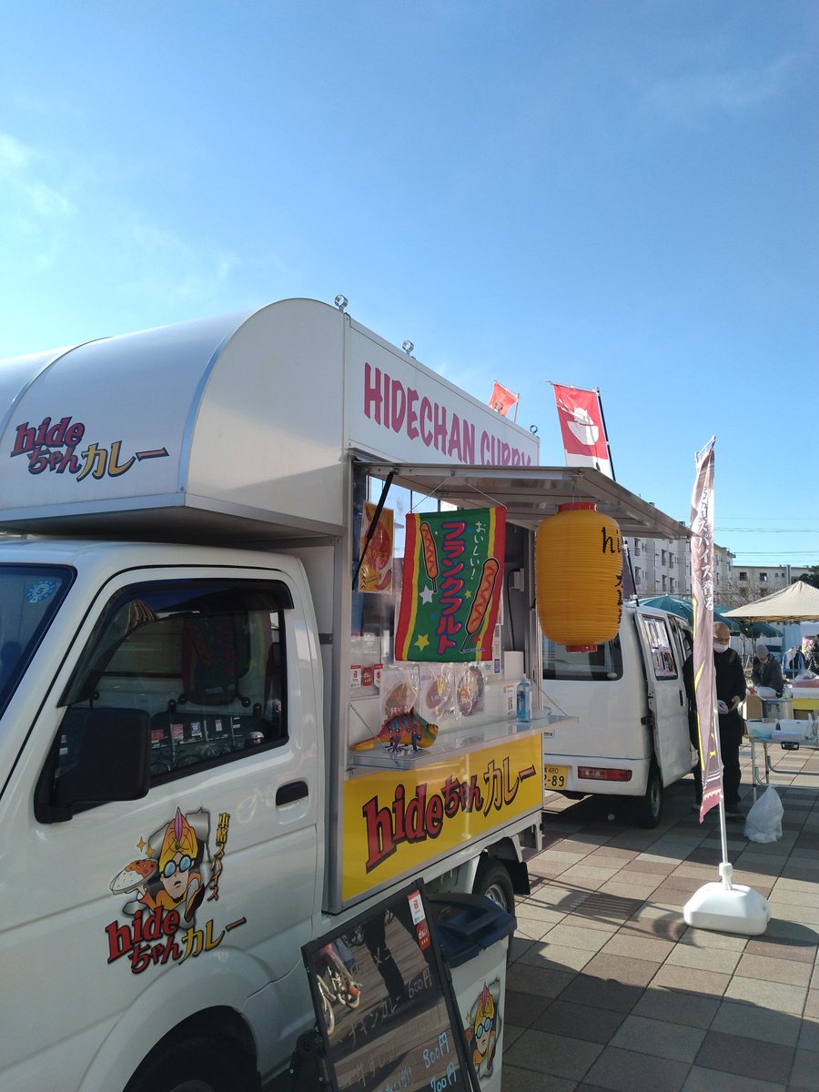 1997CarryOut's tweet photo. ピーコック豊四季店様前、フリーマーケットに参加してます。キッチンカーも4台出店してますので、年末の買い物ついでにお越しください。
お待ちしております。 https://t.co/BIxNZaQt5u