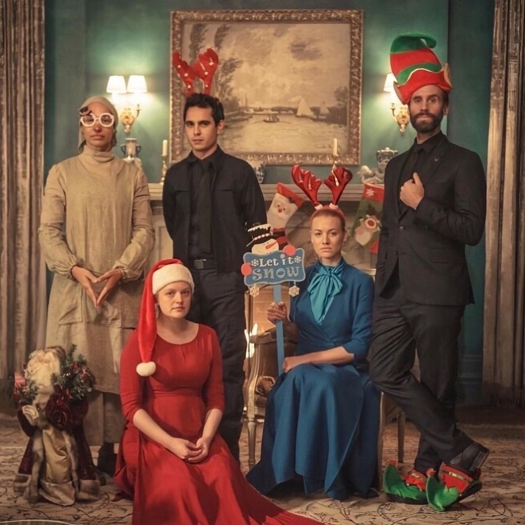 Happy Holidays! 🎄🎅🏻 #HandmaidsTale