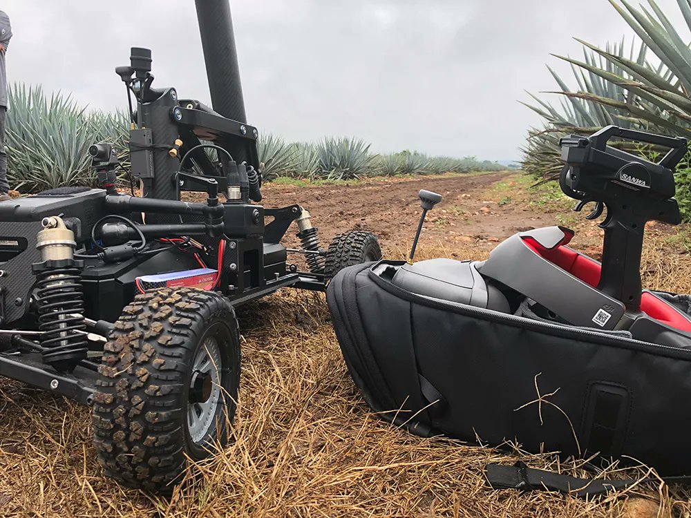 simplementeMX's tweet photo. En acción nuestra cámara OZO 360 de Nokia y soporte M-Studio Robotic Dolly de @MotionImposs. Equipos disponibles para rentar 

#RentasSimplemente #Ozo360 #RoboticDolly #Mstudio #MotionImpossible #produccion #postproduccion https://t.co/MOz4Ozl6sD