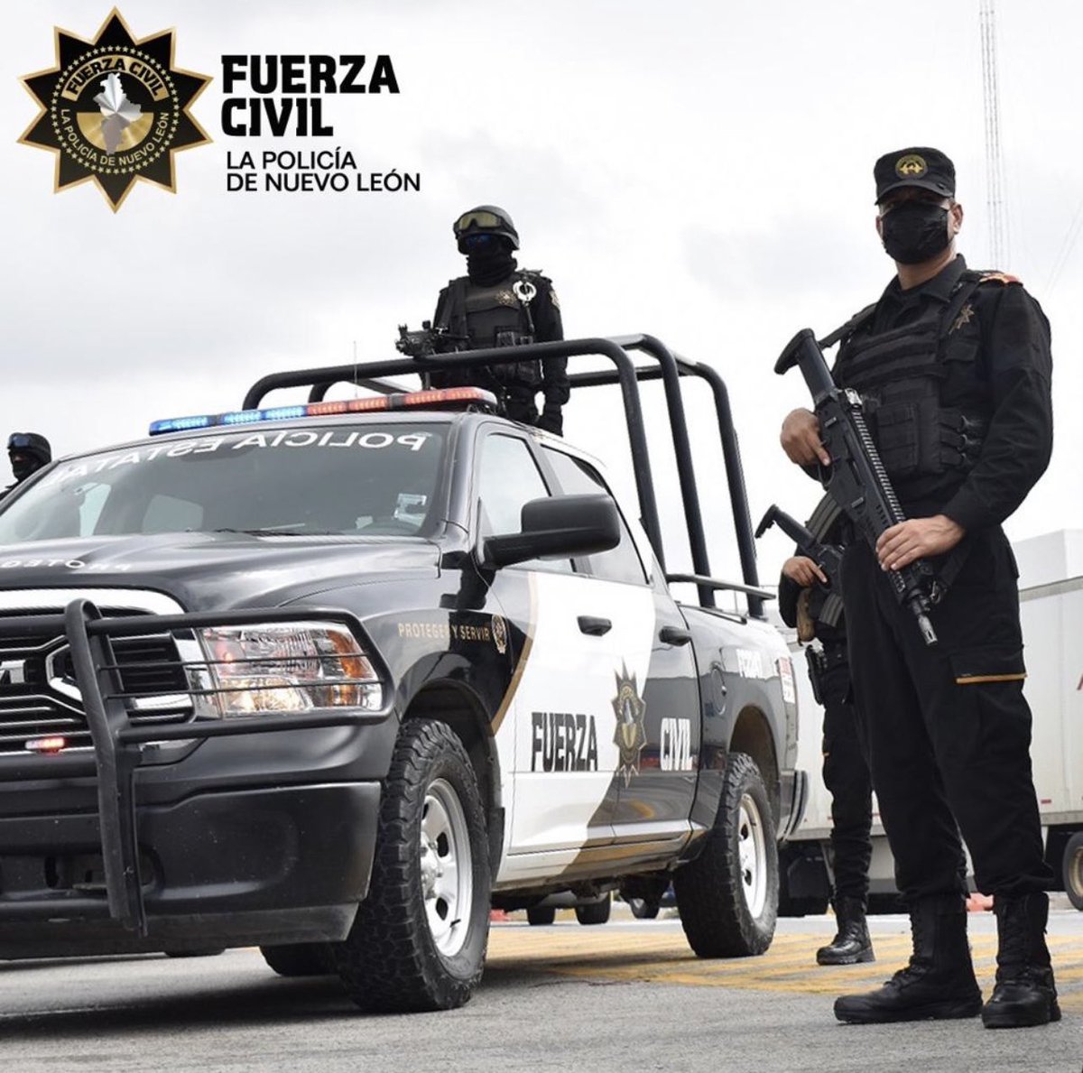 1/2 Gracias al intercambio de información entre Fuerza Civil, AEI, FGR, Guardia Nacional y Ejército Mexicano, hoy en Salinas Victoria se logró la captura de una célula delictiva completa que hace unas semanas llegó a NL para cometer homicidios tipo ejecución. Hay 10 detenidos