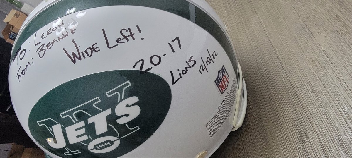 Mr_Sdot_Johnson's tweet photo. I won this helmet in some random raffle not too long ago.. I'm sending it to my cousin, who's a big Jets fan for Christmas. I'm petty, but I had no need for this helmet in my home. #PettyWap #BigPetty #OnePride https://t.co/5nZT6FOdrl