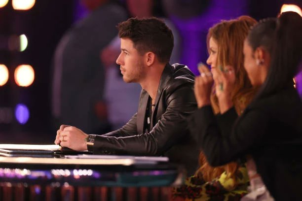 Dancing with Myself by Shakira tweet media