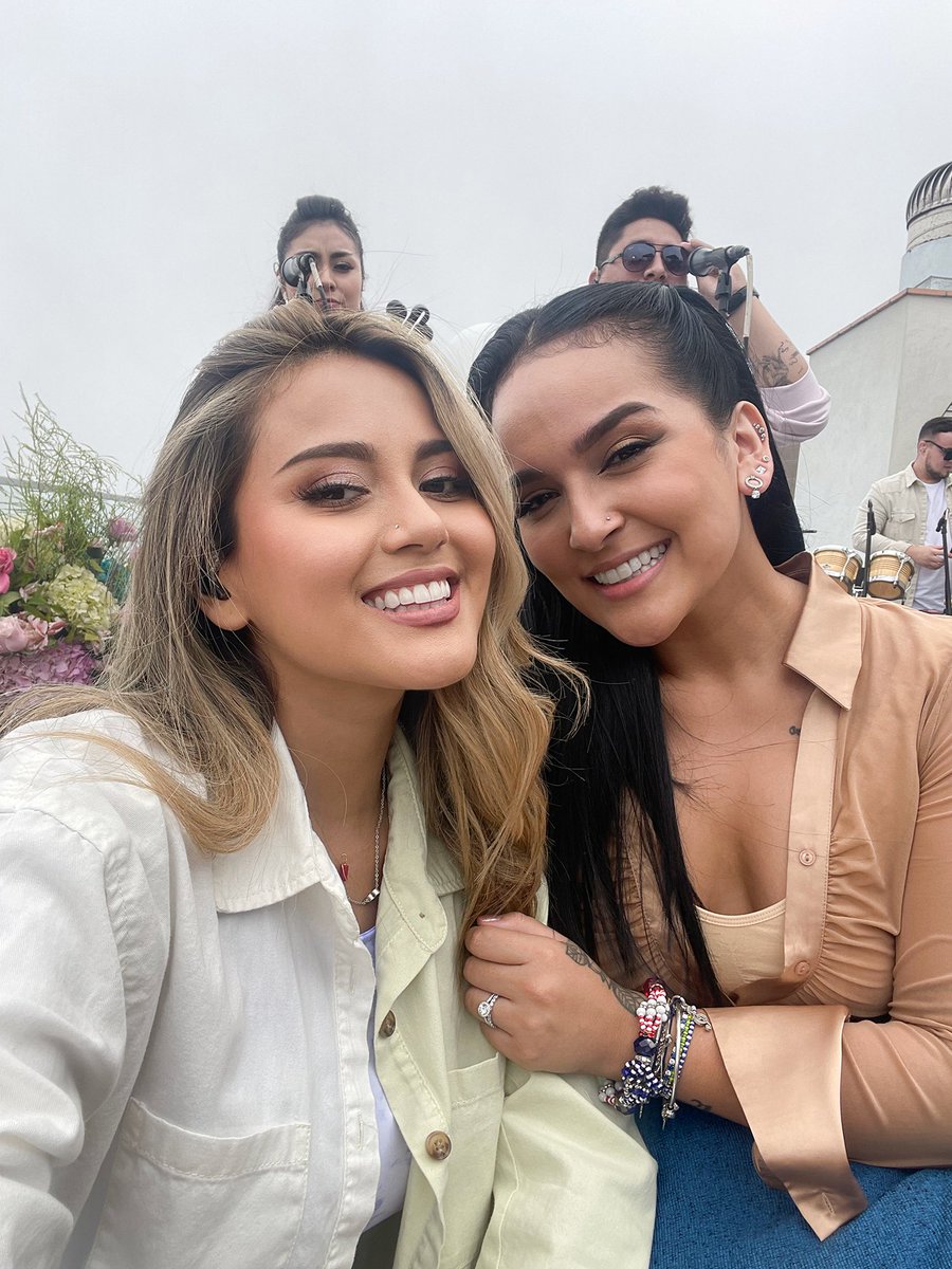amygutierrezofi's tweet photo. Sé que muchos esperaban este dueto, sobre todo yo ☺️ Te agradezco Dani por aceptar acompañarme en una de mis canciones ❤️ Sabes que te respeto y admiro. Con ustedes esta versión de #NoSé de @amygutierrezofi ft @DanielaDarcourt  
🫶https://t.co/NvhXC8lkMS

#AmyGutiérrezUnplugged https://t.co/eMlJBzdPNz