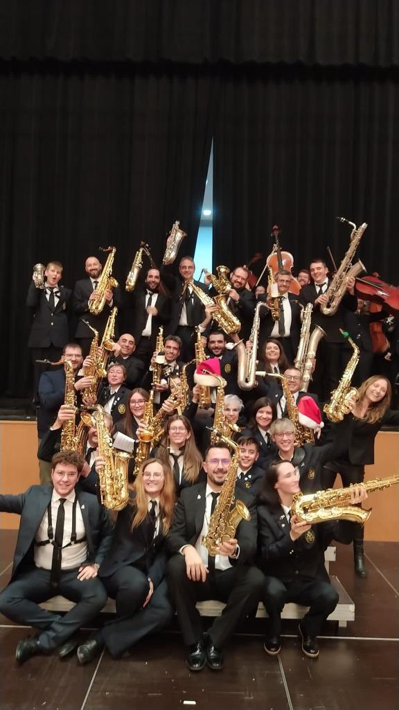 MartaXicue's tweet photo. Oh yeah! 🤩

😍 Concert de Nadal🎄 @laciac 

#saxos 💜 #tenorsaxophone https://t.co/pCZ1yTqMgr