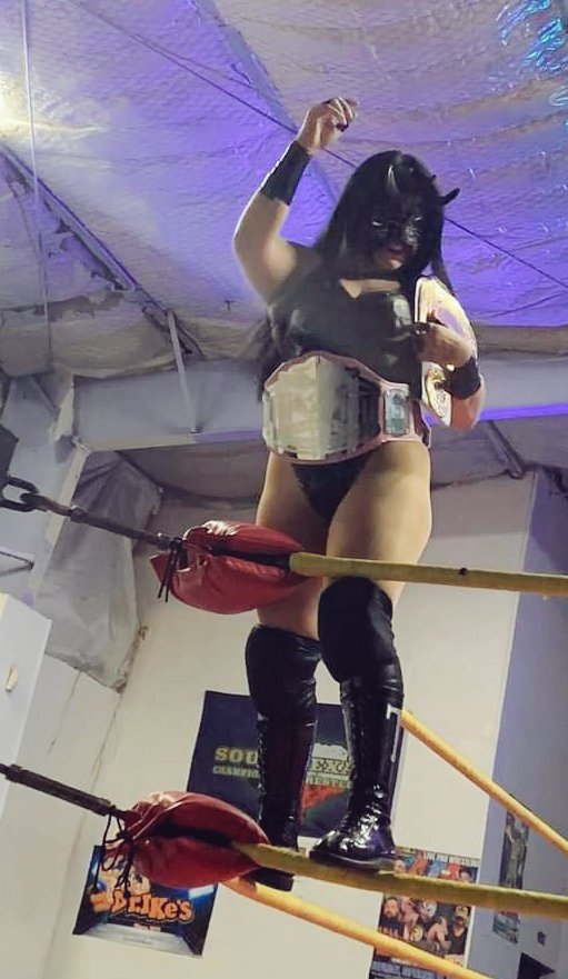 tuskkana's tweet photo. Fui lo que no quisiste,  así que me convertí  en lo que jamás podrás tener.👊🔥
#TÜSKANA  #LADIOSADELAMUERTE 
#LUCHATIME #HARDCORDCREW 
#CAMPEONALASCHAPARRITASPROMOTONS 
#CAMPEONAAPWMEXICO 
#VSRARENA  #LAREDOTX https://t.co/Z8l0XzPDIy