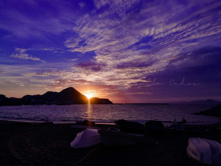 Atardeceres mágicos en #ManzanilloColima

Fotografía : Fernando Castillo 

#TodosSomosColima 
#JuntosPromovemosColima 
#ColimaUnEstadoDeDiez 
#DelMarALaMontaña 
#ColimaTieneMagia