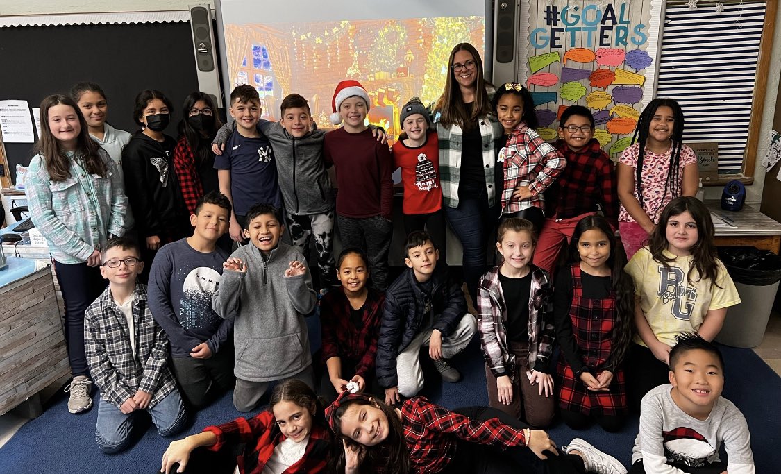 MrsAndersonBG's tweet photo. Team 209 wishes everyone an amazing holiday and a relaxing winter break! See you all in 2023! 🌲 ❄️ @BGreenSchool @emeadowschools https://t.co/toHv3DHa8W