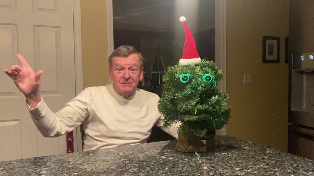 CMulliganWalsh's tweet photo. And this, my friends, is one of the many reasons I love my husband. Merry Christmas one and all! ❤️😂🎄 https://t.co/PWGOEP5hrf https://t.co/nh5bBdIAgb