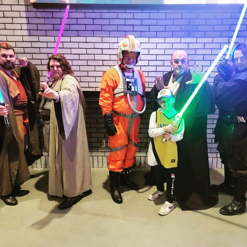 starwarsindiana's tweet image. Last Sunday (18 December 2022) @Bloodfin and @MosEspaBase worked together to celebrate Star Wars Night with the Indiana @Pacers. We hope that all those who interviewed Chewie speak Shyriiwook...