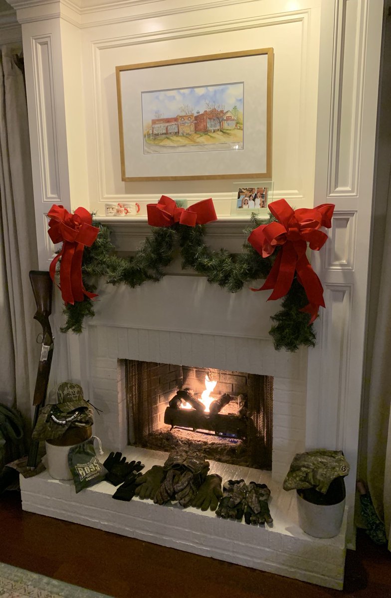 JasonWhiteMS's tweet image. Mighty fine cold, clear day in the MS Delta!!  Them Green Beans wanted to ride in the War Eagle. #buttoned-up #dryingout