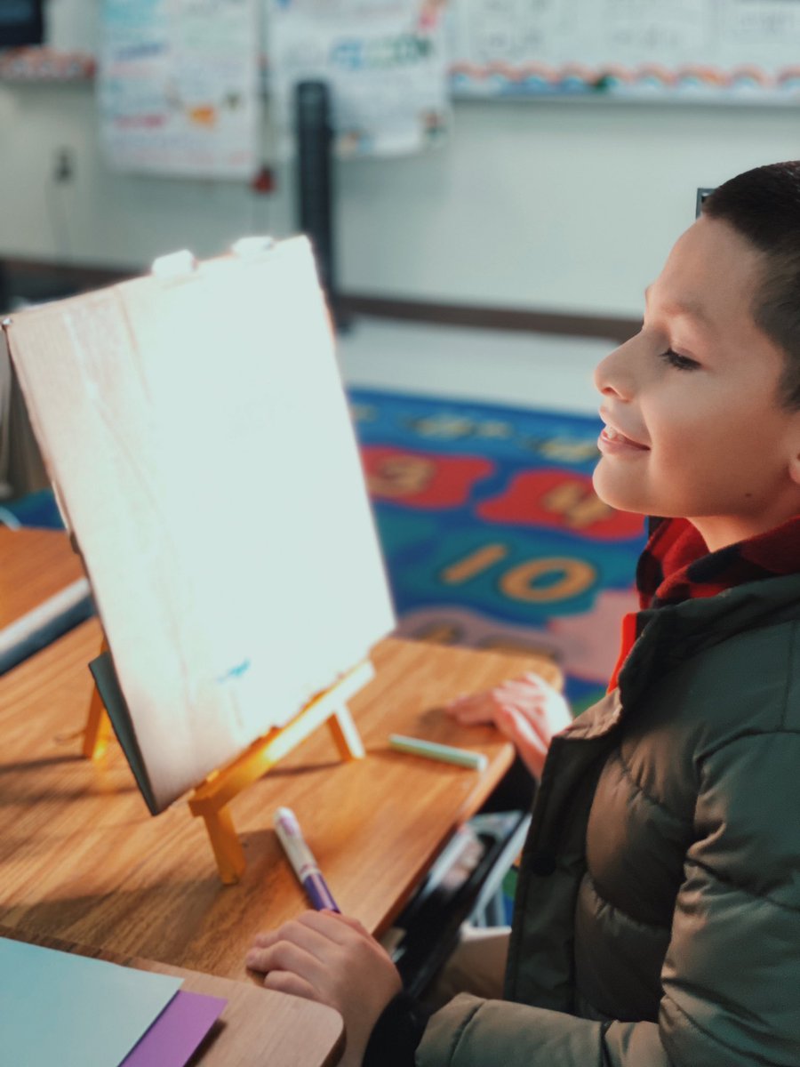 MsssTorres's tweet photo. This week I had the honor to work with CAP artist Natalia Padilla. 

She gave an art session in “Blind Contour” to our first grade students at @StevensParkDISD 

It was such a great outcome!Our students learned to build hand-eye coordination and increased their observational https://t.co/rJD0uyXkER