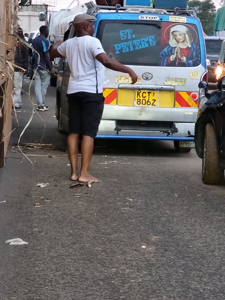 DanObiero's tweet photo. #aherojam been here from 3pm from Nbo side n yet to pass the bridge https://t.co/p2DnlVIwST