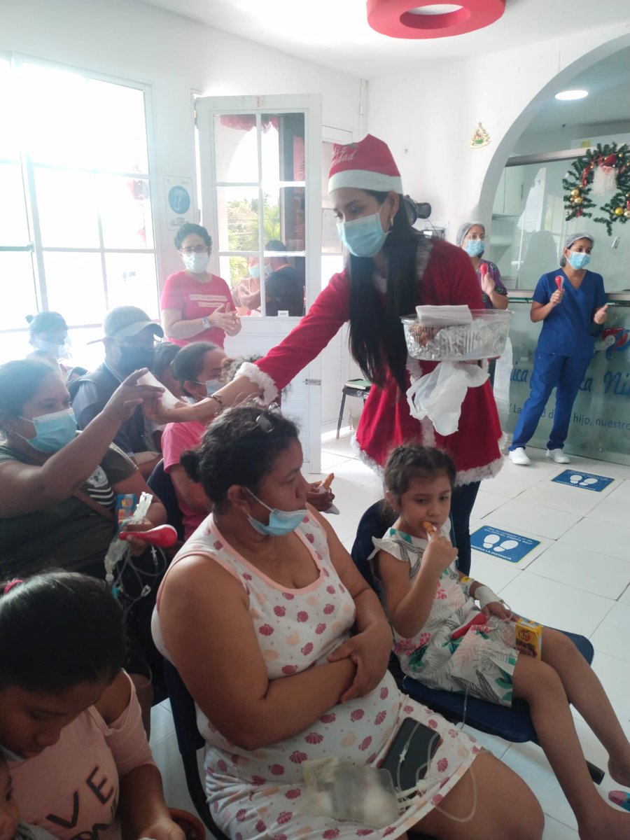 CPNinoJesus's tweet photo. Una semana de amor y espíritu con nuestros pacientes en nuestra novena navideña, involucrándose todo el personal asistencia y administrativa a diario para traer sonrisas a aquellos que en esta época no están en casa. https://t.co/5eyoGF3eQX
