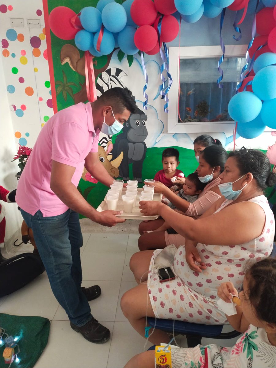 CPNinoJesus's tweet photo. Una semana de amor y espíritu con nuestros pacientes en nuestra novena navideña, involucrándose todo el personal asistencia y administrativa a diario para traer sonrisas a aquellos que en esta época no están en casa. https://t.co/5eyoGF3eQX