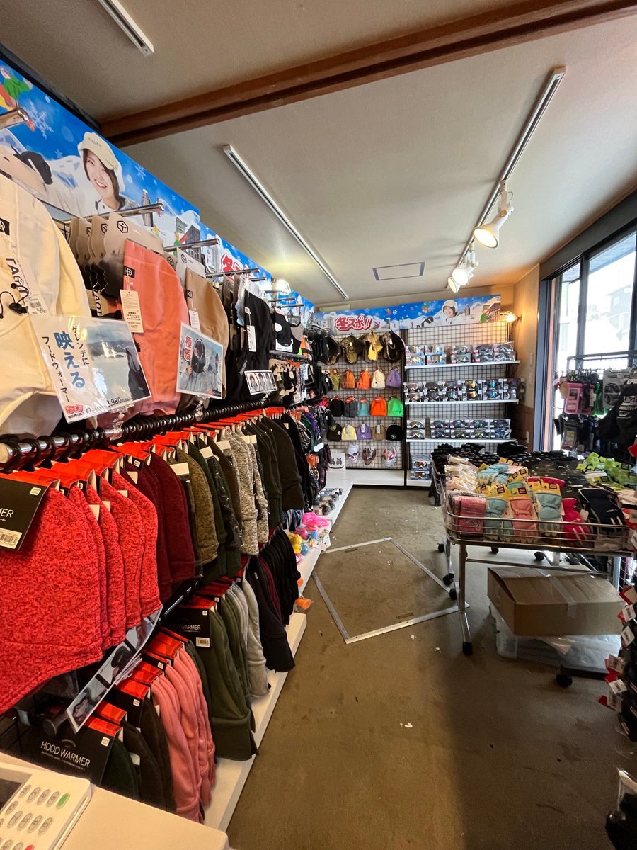 WSF_DonFun's tweet photo. 冬スポ‼︎ショップ🏠
栂池マウンテンリゾート店が本日オープンしました♪
TSUGABASE内にあるので、ぜひスキー、スノーボードに来た際はお立ち寄りください♫

#冬スポ 
#栂池マウンテンリゾート 
#冬スポショップ 
#TSUGABASE 
#スキー #スノーボード https://t.co/cVnx7CkQ0c