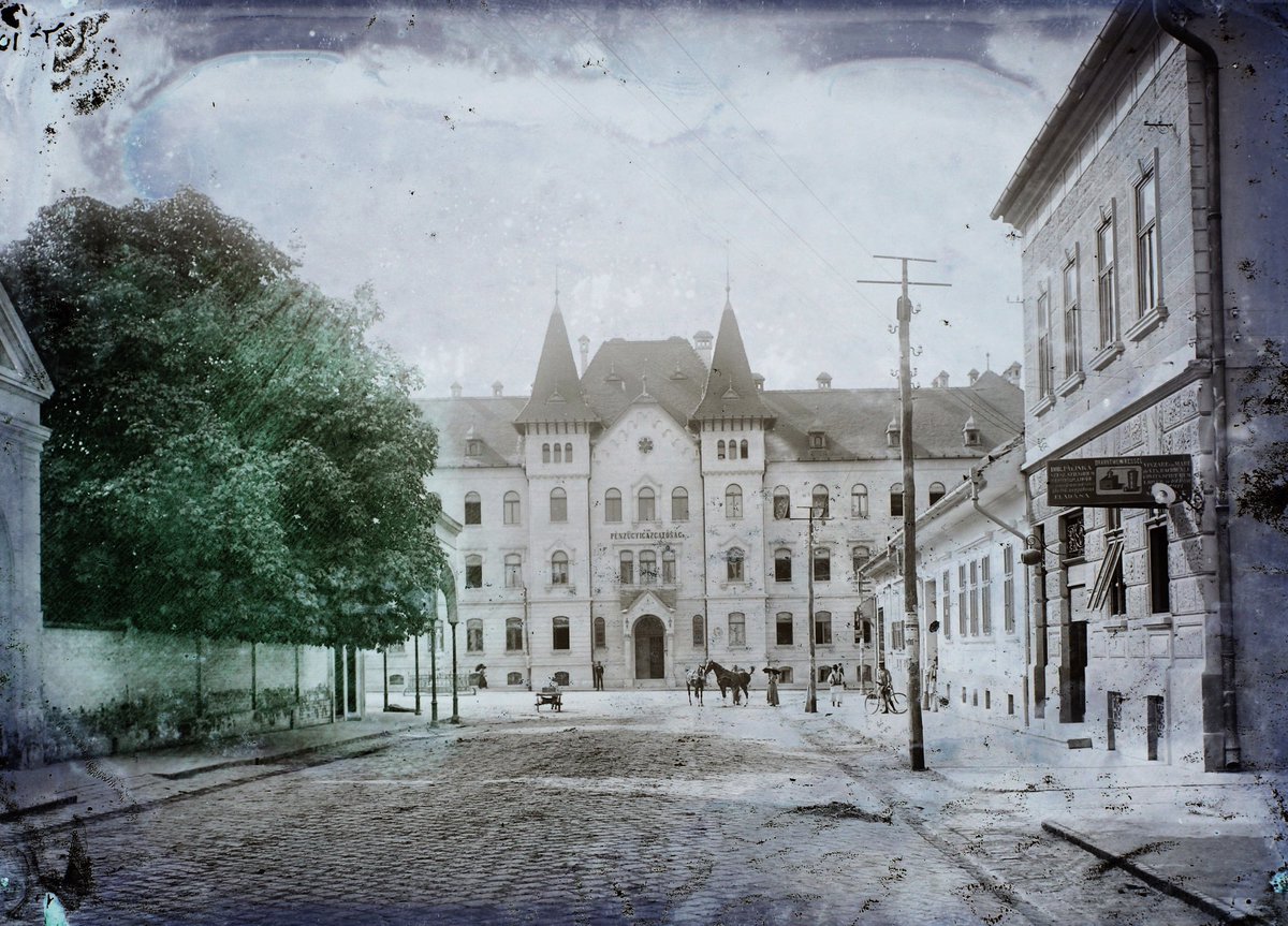 RegiKepek's tweet photo. Lugos, Hungary | Lugoj, now part of #Romania after annexation at the Treaty of #Trianon following WWI. Birthplace of Dracula’s Béla Lugosi!

#transylvania #Hungary #Hungarian #Travel https://t.co/gHWfh5vVlN