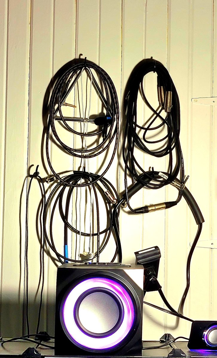 HotRodTodd5's tweet photo. Dreadlocks in A-minor.

#photography #digitalphotography #Samsung #music #cables #photo
#yeahmon #2thedogs_photography https://t.co/KXA3F8cxpg