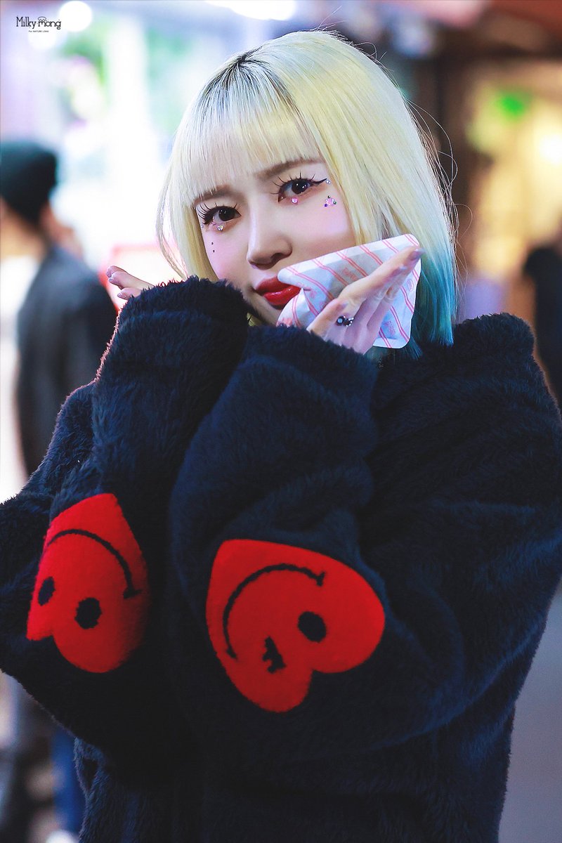 milky_mong's tweet photo. 221222 PR 🐶🤍
#네이처 #NATURE #ねいちゃ 
#로하 #LOHA @nature_nchworld https://t.co/VRiPUjnyEj