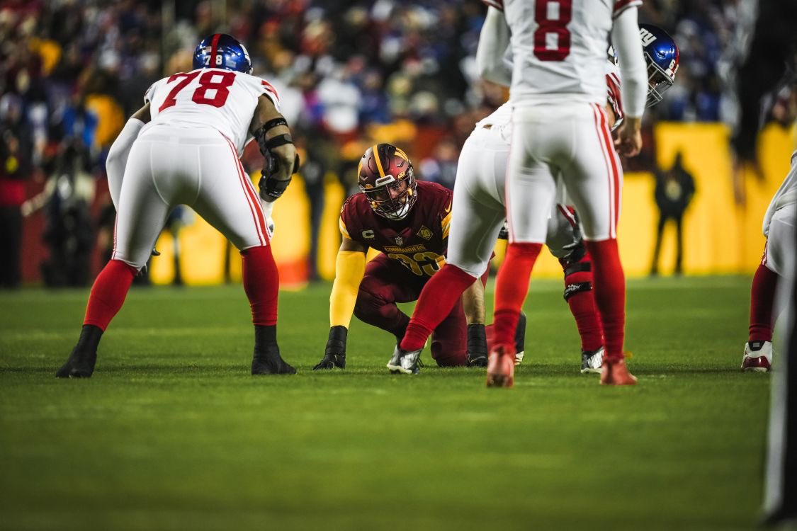 Commanders_DC's tweet photo. Tweeting at the
@Commanders
everyday until they follow me...
Day 945
Some of the best pictures from the heartbreaking Week Fifteen loss to the New York Giants. (Our ‘22-23 Season Record: 7-6-1)
#WashingtonCommanders #HTTC #Commanders #TakeCommand #LeftHandUp #Day945 9️⃣4️⃣5️⃣ https://t.co/BAEkq0Cl3q