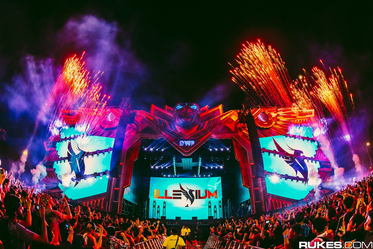 rukes's tweet photo. Pics of @DWPfest Day 2 #DWP22 with @arminvanbuuren @ILLENIUM @2SlushiiMusic @whethanmusic @LFrequencies @WEIRDGENIUS_ @WhisnuSantika are up here: https://t.co/NaEA56Bexf https://t.co/yyZ6r3aJYq