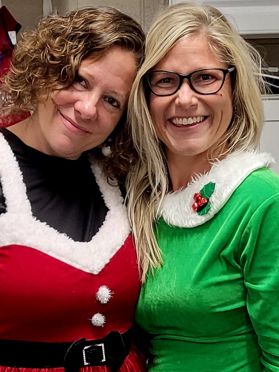 linac3676's tweet photo. Happy Holidays!!!! #teamsevern  #lowes2594 #MerryChristmas 
@LauraG813R1 
@JMB_Burnett 
@BenitoKomadina 
@rosiegirl3702 
@PWilkinson_77 https://t.co/W73coIbzDR